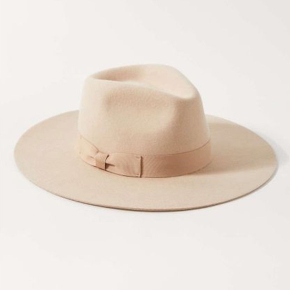 Urban Outfitters Accessories - NWT! Urban Outfitters Flat Brin Fedora in Natural